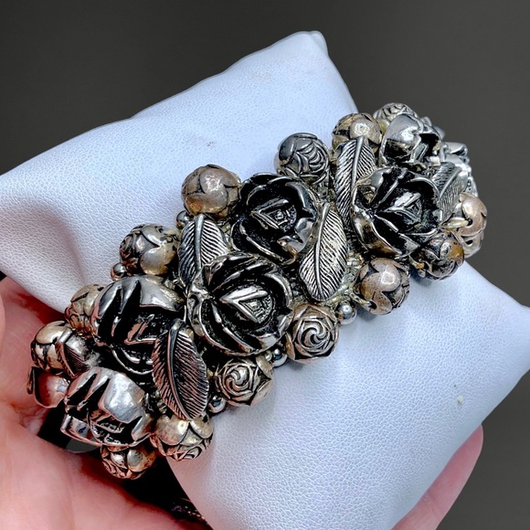 🌺SALE! Vintage Silver Rose Bracelet - Picture 9 of 13